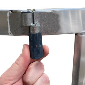 A rögzítő keret egyszerű egykezesen is kezelhető: Rögzítse vagy engedje el: csak egy kattintás.