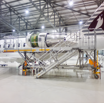 Höhenverstellbares Triebwerks-Dock für eine CL300, 605, Global Express