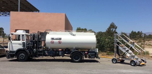 ZARGES Treppenpodest für ein LKW-Transporter